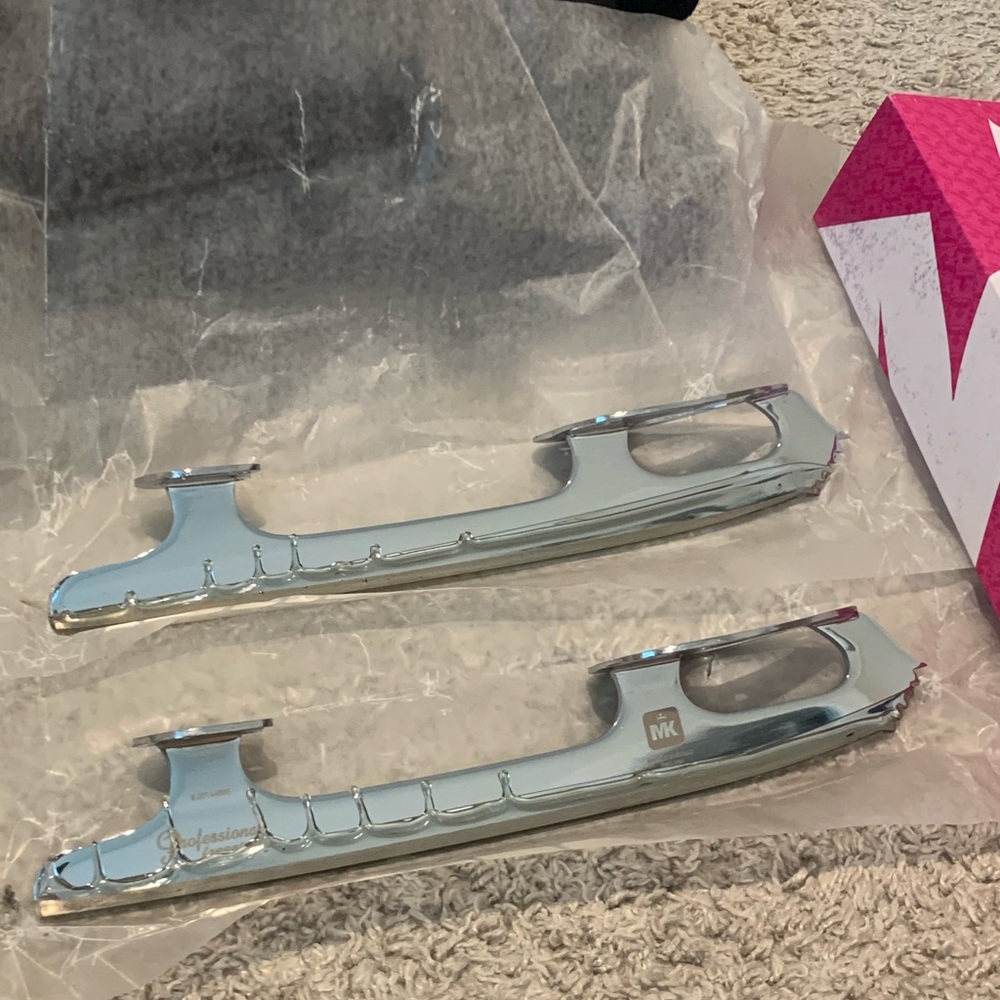 NEW MK Professional Figure Skating Blades, Blade size 9
